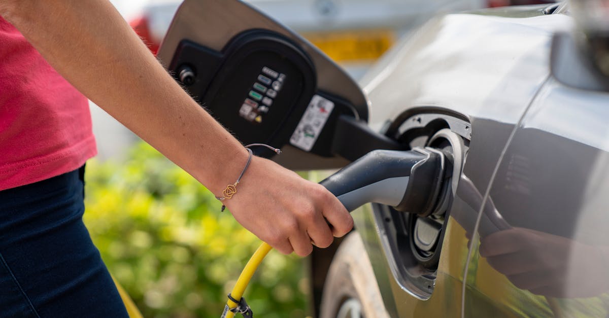 analyse des risques des véhicules électriques : identification, évaluation et gestion des dangers liés à l'utilisation et à la maintenance des véhicules électriques pour assurer sécurité et fiabilité.
