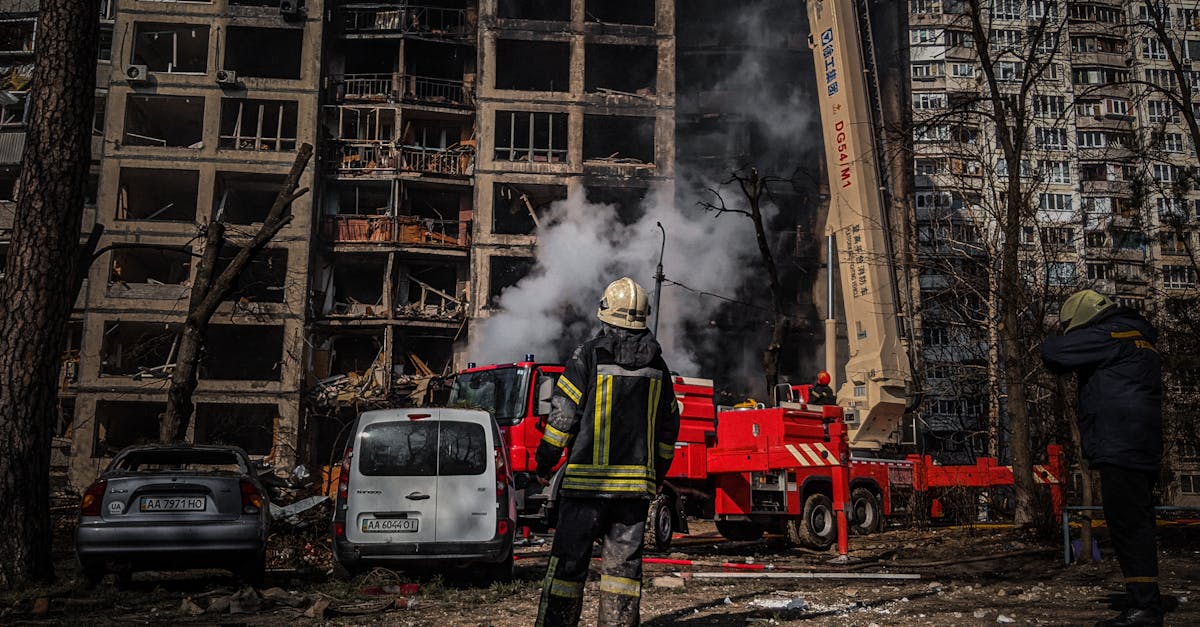 gestion des dégâts causés par le feu : stratégies efficaces pour évaluer, contrôler et restaurer les zones sinistrées afin de minimiser les impacts et assurer la sécurité.
